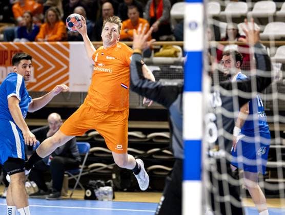 ALMERE - Ivar Stavast of the Netherlands in action during the Golden League handball match between the Netherlands and Greece. The handball players are preparing for the European Championship, EM, Europameisterschaft SEM VAN DER WAL ANP xVIxANPxSportx xxANPxIVx 546718976 originalFilename: 546718976.jpg