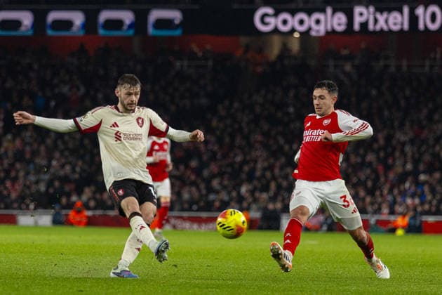 Football - FA Premier League - Arsenal FC v Liverpool FC LONDON, ENGLAND - Thursday, January 8, 2026: (L-R) Liverpool s Conor Bradley and Arsenal s Martin Zubimendi during the FA Premier League match between Arsenal FC and Liverpool FC at the Emirates Stadium. (Photo by David Rawcliffe Propaganda) LONDON Emirates Stadium GREATER LONDON ENGLAND  Copyright: xDavidxRawcliffex P2026-01-08-Arsenal_Liverpool-35