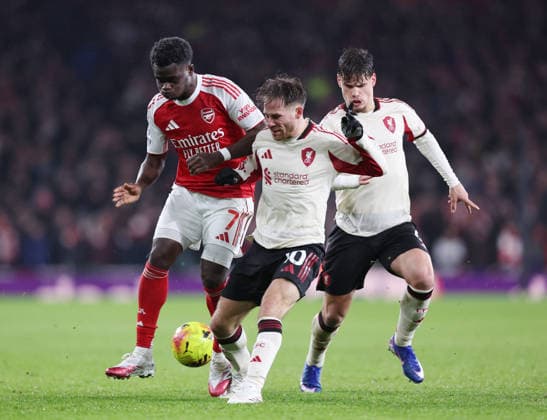 London, England, 8th January 2026. Bukayo Saka of Arsenal (l) tackled by Alexis Mac Allister of Liverpool (c) during the Arsenal vs Liverpool Premier League match at the Emirates Stadium, London. Picture credit should read: David Klein Sportimage EDITORIAL USE ONLY. No use with unauthorised audio, video, data, fixture lists, club league logos or live services. Online in-match use limited to 120 images, no video emulation. No use in betting, games or single club league player publications. SPI_021_DK_Arsenal_Liverpool SPI-4439-0021