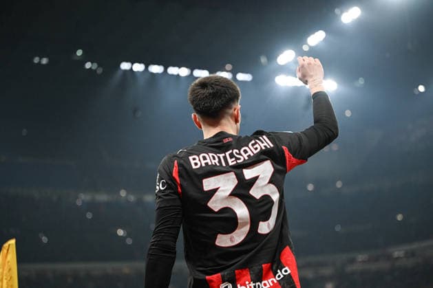 Davide Bartesaghi of AC Milan in action during the Italian Serie A football match between AC Milan and Genoa Cfc on January 8th, 2026 at Giuseppe Meazza San Siro Siro stadium in Milan, Italy  Copyright: xTizianoxBallabio IPAxSportx xipa-agency.netx xx IPA_69826553 IPA_Agency_IPA69826553