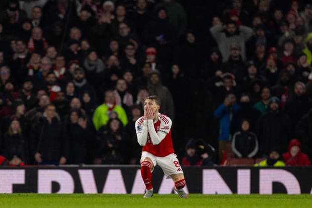 Football - FA Premier League - Arsenal FC v Liverpool FC LONDON, ENGLAND - Thursday, January 8, 2026: Arsenal s captain Martin odegaard reacting to referee Anthony Taylor giving Liverpool a foul during the FA Premier League match between Arsenal FC and Liverpool FC at the Emirates Stadium. (Photo by David Rawcliffe Propaganda) LONDON Emirates Stadium GREATER LONDON ENGLAND  Copyright: xDavidxRawcliffex P2026-01-08-Arsenal_Liverpool-48