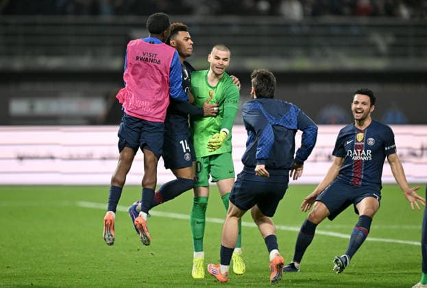 Paris Saint-Germain v Olympique de Marseille - Trophee des Champions 2026 30 Lucas CHEVALIER (psg) - 14 Desire DOUE (psg) during the Trophee des Champions 2026 match between Paris and Marseille on January 8, 2026 at Jaber Al-Ahmad International Stadium in Kuwait City, Kuwait. Kuwait City KoweÃ¯t  Copyright: xFEPx 776439955