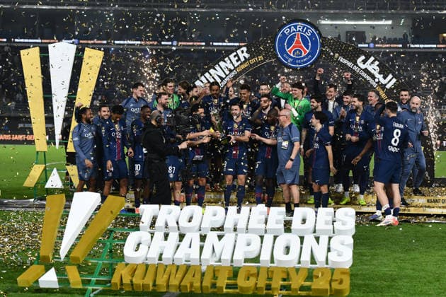 PSG win French Super Cup in Kuwait KUWAIT CITY, KUWAIT - JANUARY 8: Paris Saint-Germain players lift the French Super Cup trophy and celebrate under falling confetti after defeating Olympique Marseille 4-1 on penalties following a 2-2 draw at Jaber Al-Ahmad International Stadium in Kuwait City, Kuwait, on January 8, 2026. Jaber Abdulkhaleq Anadolu Kuwait City Kuwait. Editorial use only. Please get in touch for any other usage.  Copyright: x2026xAnadoluxJaberxAbdulkhaleqx