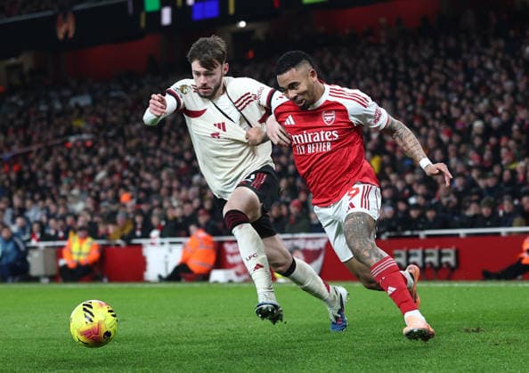 London, England, 8th January 2026. Conor Bradley of Liverpool tussles with Gabriel Jesus of Arsenal during the Arsenal vs Liverpool Premier League match at the Emirates Stadium, London. Picture credit should read: David Klein Sportimage EDITORIAL USE ONLY. No use with unauthorised audio, video, data, fixture lists, club league logos or live services. Online in-match use limited to 120 images, no video emulation. No use in betting, games or single club league player publications. SPI_033_DK_Arsenal_Liverpool SPI-4439-0031