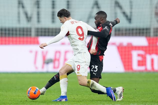 AC Milan s Fikayo Tomori fights for the ball with Genoa™s Vitinha during the Serie A soccer match between Ac Milan and Genoa at the San Siro Stadium in Milan , north Italy - Thursday , January 08 , 2025. - Soccer .  Copyright: xSpada LaPressex