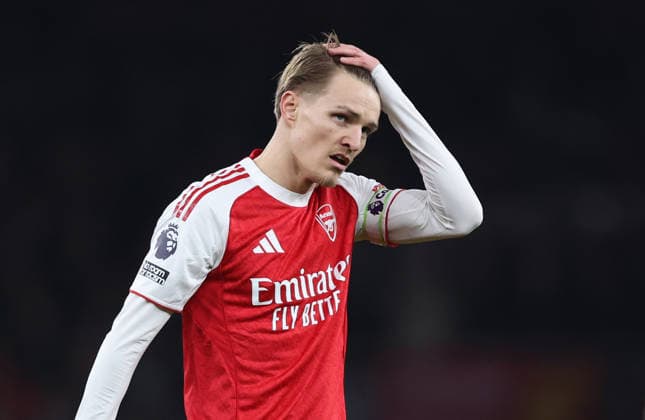 London, England, 8th January 2026. Frustrated Martin Odegaard of Arsenal during the Arsenal vs Liverpool Premier League match at the Emirates Stadium, London. Picture credit should read: David Klein Sportimage EDITORIAL USE ONLY. No use with unauthorised audio, video, data, fixture lists, club league logos or live services. Online in-match use limited to 120 images, no video emulation. No use in betting, games or single club league player publications. SPI_039_DK_Arsenal_Liverpool SPI-4439-0039