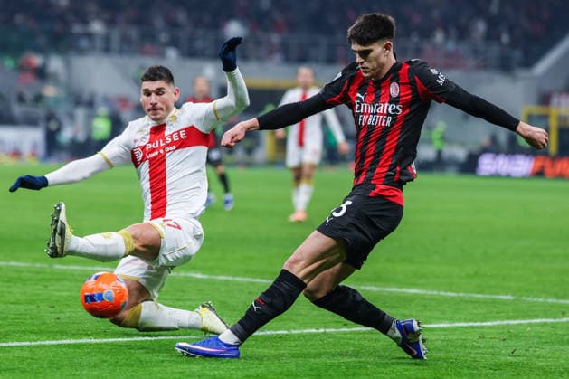 Davide Bartesaghi of AC Milan seen in action during Serie A 2025 26 football match between AC Milan and Genoa CFC at San Siro Stadium in Milan  Copyright: xFabrizioxCarabelli IPAxSportx xipa-agency.netx xx IPA_69828110 IPA_Agency_IPA69828110