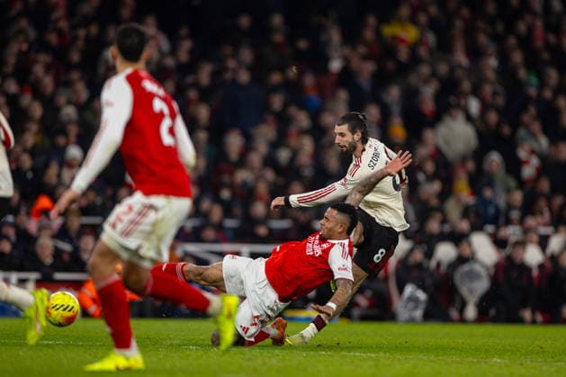 Football - FA Premier League - Arsenal FC v Liverpool FC LONDON, ENGLAND - Thursday, January 8, 2026: Liverpool s Dominik Szoboszlai sees his shot blocked by Arsenal s Gabriel Jesus during the FA Premier League match between Arsenal FC and Liverpool FC at the Emirates Stadium. (Photo by David Rawcliffe Propaganda) LONDON Emirates Stadium GREATER LONDON ENGLAND  Copyright: xDavidxRawcliffex P2026-01-08-Arsenal_Liverpool-77