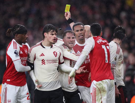 London, England, 8th January 2026. Gabriel Martinelli of Arsenal (r) is confronted by Liverpool players after he tried to push an injured Conor Bradley of Liverpool off the pitch during the Arsenal vs Liverpool Premier League match at the Emirates Stadium, London. Picture credit should read: David Klein Sportimage EDITORIAL USE ONLY. No use with unauthorised audio, video, data, fixture lists, club league logos or live services. Online in-match use limited to 120 images, no video emulation. No use in betting, games or single club league player publications. SPI_061_DK_Arsenal_Liverpool SPI-4439-0060