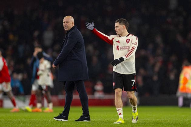 Football - FA Premier League - Arsenal FC v Liverpool FC LONDON, ENGLAND - Thursday, January 8, 2026: (L-R) Liverpool s head coach Arne Slot and Florian Wirtz exchange words after the FA Premier League match between Arsenal FC and Liverpool FC at the Emirates Stadium. (Photo by David Rawcliffe Propaganda) LONDON Emirates Stadium GREATER LONDON ENGLAND  Copyright: xDavidxRawcliffex P2026-01-08-Arsenal_Liverpool-104