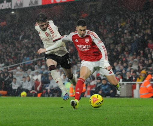 Football - 2025 2026 Premier League - Arsenal vs Liverpool - Emirates Stadium - Thursday 8th January 2026 Gabriel Martinelli of Arsenal and Conor Bradley of Liverpool 