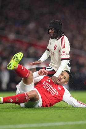 Arsenal v Liverpool 08 January 2026, London - Premier League Football - Arsenal v Liverpool - Jeremie Frimpong of Liverpool falls onto William Saliba of Arsenal after being tackled - Photo: Charlotte Wilson Offside. London UK Copyright: xCharlottexWilsonx xOffsidexOffside