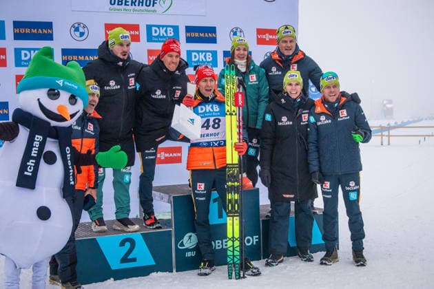 08.01.2026 BMW IBU World Cup Sprint Männer Deutschland, Oberhof, 08.01.2026, Biathlon, Weltcup, Sprint Männer: Jubelbild; Teamfoto Deutschland Biathlon Nationalmannschaft; zweiter Platz Philipp Nawrath (Deutschland). *** 08 01 2026 BMW IBU World Cup Sprint Men Germany, Oberhof, 08 01 2026, Biathlon, World Cup, Sprint Men Cheering picture Team photo Germany Biathlon National Team second place Philipp Nawrath Germany