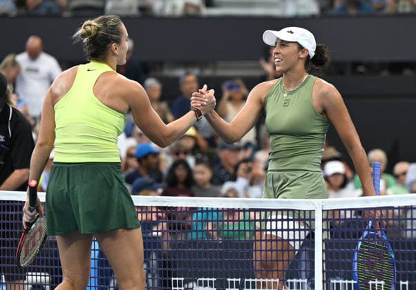 TENNIS BRISBANE INTERNATIONAL, Aryna Sabalenka (left) of Belarus is congratulated by Madison Keys (right) of the USA after the quarter-finals of the Brisbane International tennis tournament at Pat Rafter Arena in Brisbane, Friday, January 9, 2026. ( NO ARCHIVING, EDITORIAL USE ONLY BRISBANE QUEENSLAND AUSTRALIA  Copyright: xDARRENxENGLANDx 20260109195693113012