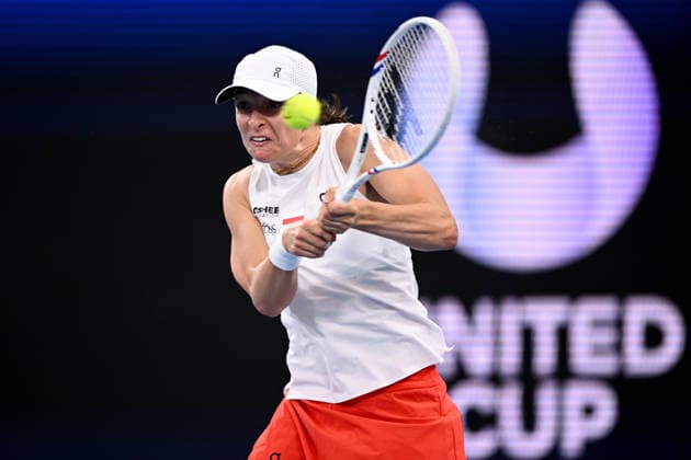 TENNIS UNITED CUP SYDNEY, Iga Swiatek of Poland plays a return shot during the quarterfinal match against Maya Joint of Australia in the 2026 United Cup at Ken Rosewall Arena in Sydney, Friday, January 9, 2026. ( NO ARCHIVING, EDITORIAL USE ONLY SYDNEY NEW SOUTH WALES AUSTRALIA  Copyright: xDANxHIMBRECHTSx 20260109165106880184