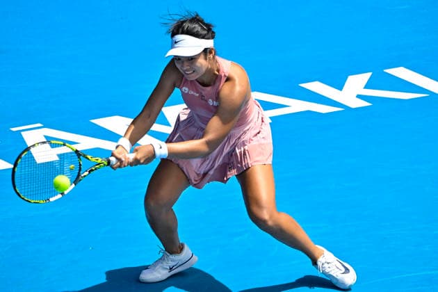 Alexandra Eala (PHI) plays a shot against Magda Linette (POL) in her quarter final match of the ASB Classic Women™s WTA250 tennis tournament at Manuka Doctor Arena, Auckland, New Zealand on Friday 9 January 2026. Photo credit: Alan Lee Auckland New Zealand Copyright: xAlanxLeex xx