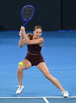 TENNIS BRISBANE INTERNATIONAL, Marta Kostyuk of Ukraine in action against Mirra Andreeva of Russia during the quarter-finals of the Brisbane International tennis tournament at Pat Rafter Arena in Brisbane, Friday, January 9, 2026. ( NO ARCHIVING, EDITORIAL USE ONLY BRISBANE QUEENSLAND AUSTRALIA  Copyright: xDARRENxENGLANDx 20260109144883562672