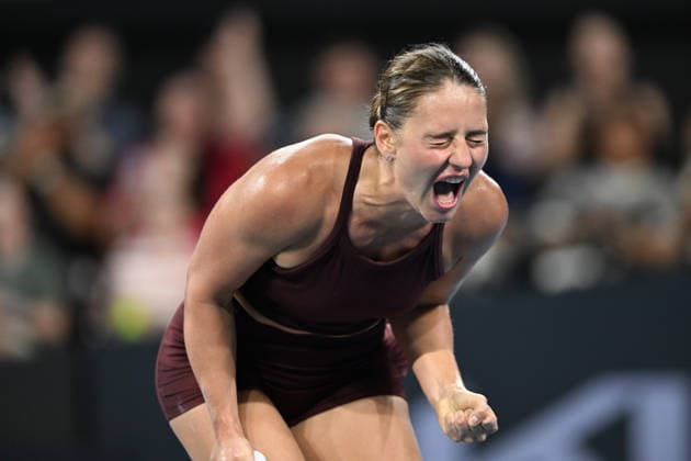 TENNIS BRISBANE INTERNATIONAL, Marta Kostyuk of Ukraine celebrates winning the first set against Mirra Andreeva of Russia during the quarter-finals of the Brisbane International tennis tournament at Pat Rafter Arena in Brisbane, Friday, January 9, 2026. ( NO ARCHIVING, EDITORIAL USE ONLY BRISBANE QUEENSLAND AUSTRALIA  Copyright: xDARRENxENGLANDx 20260109118232148942