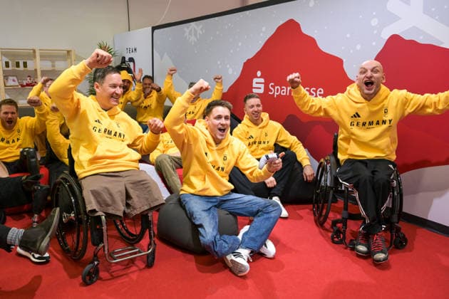 Impressions of the presentation of the official apparel for the upcoming Paralympics 2026 Milano-Cortina from their outfitter Adidas. Paralympics Outfitting MTC World of Fashion Muenchen Friday, 09.01.2026 German national team, Nationalteam Para Icehockey is crying out their happiness about their second Paralympics participation since 20006. Today the National Teams of Para Ice hockey, Eishockey and Para Skiing Alpine have visited the MTC World of Fashion in Munich. They received their official apparel for the upcoming Paralympics 2026 Milano-Cortina from their outfitter Adidas.