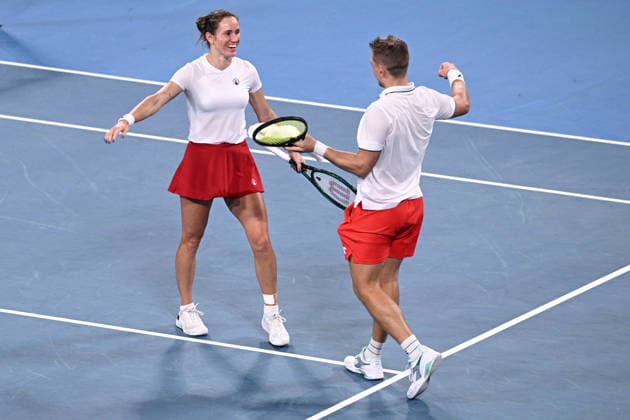 TENNIS UNITED CUP SYDNEY, Katarzyna Kawa and Jan Zielinski of Poland celebrate defeating Storm Hunter and John Patrick-Smith of Australia during the quarterfinal mixed doubles match in the 2026 United Cup at Ken Rosewall Arena in Sydney, Friday, January 9, 2026. ( NO ARCHIVING, EDITORIAL USE ONLY SYDNEY NEW SOUTH WALES AUSTRALIA  Copyright: xDANxHIMBRECHTSx 20260109138123561347