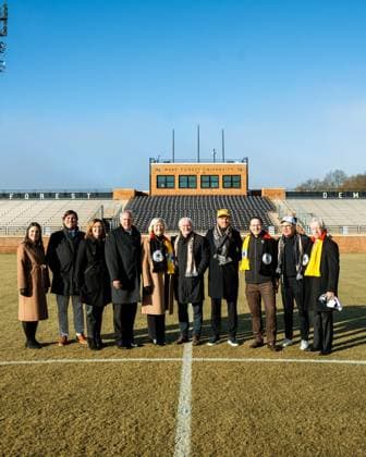 09.01.2026, Fussball WM 2026, Bekanntgabe Quartier der DFB-Mannschaft 2026 in den USA, Die deutsche A-Nationalmannschaft der Männer wird ihr Team Base Camp für die Weltmeisterschaft 2026 in Winston-Salem im US-Bundesstaat North Carolina beziehen. Die Mannschaft von Bundestrainer Julian Nagelsmann wird im Hotel The Graylyn Estate wohnen und auf dem Gelände der Wake Forest University, die nur wenige Minuten entfernt liegt, trainieren. Foto: 2.v.re: Andreas Rettig, Geschäftsführer der DFB, mitte, Susan R. Wente, Präsidentin der Wake Forest University, Trainer Julian Nagelsmann (Deutschland), Sportdirektor Rudi Völler (Deutschland), (Foto: Wake Forest Athletics)