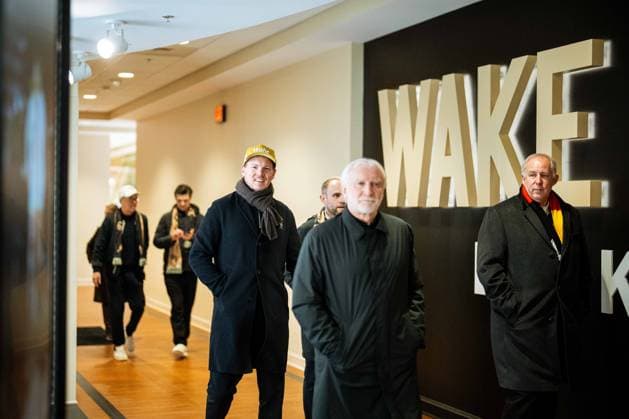 09.01.2026, Fussball WM 2026, Bekanntgabe Quartier der DFB-Mannschaft 2026 in den USA, Die deutsche A-Nationalmannschaft der Männer wird ihr Team Base Camp für die Weltmeisterschaft 2026 in Winston-Salem im US-Bundesstaat North Carolina beziehen. Die Mannschaft von Bundestrainer Julian Nagelsmann wird im Hotel The Graylyn Estate wohnen und auf dem Gelände der Wake Forest University, die nur wenige Minuten entfernt liegt, trainieren. Foto: li: Trainer Julian Nagelsmann (Deutschland), mitte: Sportdirektor Rudi Völler (Deutschland), (Foto: Wake Forest Athletics)