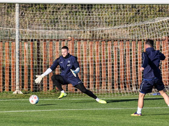 Marcel Schuhen im Tor, Marco Richter mit dem Abschluss im Trainingslager Spanien, SV Darmstadt 98 am 09.01.26 in Olivanova, Spanien Spanien Olivanova Spanien Deutschland