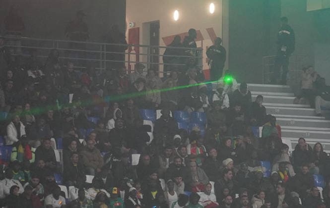 laser from spectator during the Africa Cup Of Nations match between Senegal and Mali at Tangier Stadium on January 9, 2026 in Tangier, Morocco. (Photo by Thor Wegner DeFodi Images) - *** laser from spectator during the Africa Cup Of Nations match between Senegal and Mali at Tangier Stadium on January 9, 2026 in Tangier, Morocco Photo by Thor Wegner DeFodi Images