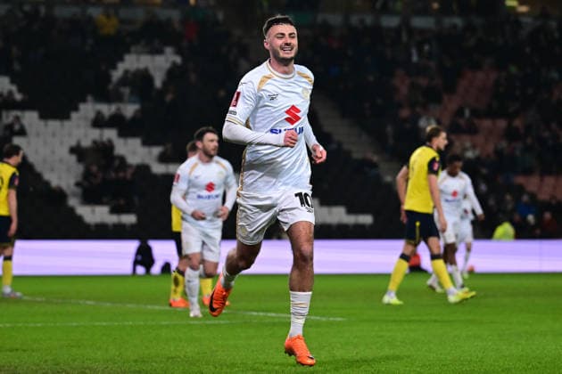 Milton Keynes Dons v Oxford City, FA Cup, 3rd Round GOAL Milton Keynes Dons midfielder Aaron Collins (10) scores a goal from open play 1-0 during the FA Cup match between Milton Keynes Dons and Oxford City at stadium:mk, Milton Keynes, UK on 9 January 2026. Milton Keynes stadium:mk Buckinghamshire UK Editorial use only DataCo restrictions apply See www.football-dataco.com , Copyright: xDennisxGoodwinx PSI-23557-0017