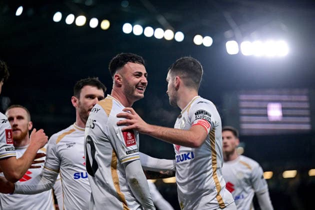 Milton Keynes Dons v Oxford City, FA Cup, 3rd Round GOAL Milton Keynes Dons midfielder Aaron Collins (10) scores a goal and celebrates 1-0 during the FA Cup match between Milton Keynes Dons and Oxford City at stadium:mk, Milton Keynes, UK on 9 January 2026. Milton Keynes stadium:mk Buckinghamshire UK Editorial use only DataCo restrictions apply See www.football-dataco.com , Copyright: xDennisxGoodwinx PSI-23557-0020