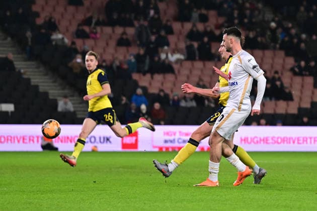Milton Keynes Dons v Oxford City, FA Cup, 3rd Round Milton Keynes Dons midfielder Aaron Collins (10) try to chip the keeper during the FA Cup match between Milton Keynes Dons and Oxford City at stadium:mk, Milton Keynes, UK on 9 January 2026. Milton Keynes stadium:mk Buckinghamshire UK Editorial use only DataCo restrictions apply See www.football-dataco.com , Copyright: xDennisxGoodwinx PSI-23557-0021