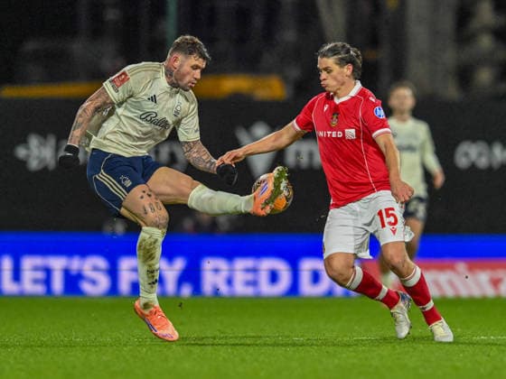 Wrexham v Nottingham Forest Emirates FA Cup Morato of Notts Forest and George Dobson of Wrexham during the Emirates FA Cup match at the STÅK Racecourse, Wrexham 09 01 2026 UK Newspapers OUT Copyright: xKarlxVallantinex FIL-22769-0041