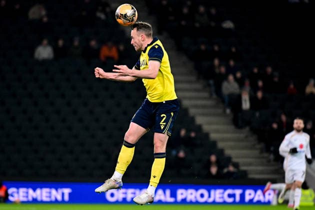 Milton Keynes Dons v Oxford City, FA Cup, 3rd Round Oxford United defender Sam Long (2) heads the ball during the FA Cup match between Milton Keynes Dons and Oxford City at stadium:mk, Milton Keynes, UK on 9 January 2026. Milton Keynes stadium:mk Buckinghamshire UK Editorial use only DataCo restrictions apply See www.football-dataco.com , Copyright: xDennisxGoodwinx PSI-23557-0039