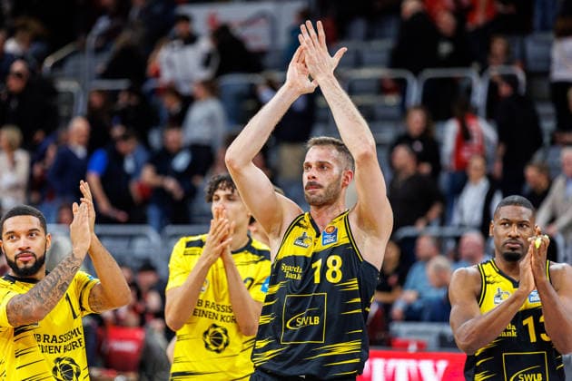 Jonas Wohlfarth-Bottermann (MHP Riesen Ludwigsburg, 18), jubelt, Jubel, positive Emotionen, positive Emotion, Spielende, BMA365 Bamberg Baskets vs. MHP Riesen Ludwigsburg, Basketball, easyCredit BBL, 15. Spieltag, 09.01.2026 BMA365 Bamberg Baskets vs. MHP Riesen Ludwigsburg, Basketball, easyCredit BBL, 15. Spieltag, 09.01.2026 Bamberg Copyright: xEibner-Pressefoto G.xSantemizx EP_EER