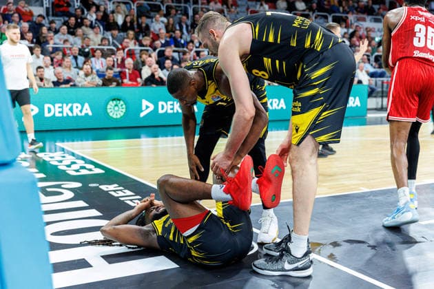 Traveon Buchanan (MHP Riesen Ludwigsburg, 02), Yorman Polas Bartolo (MHP Riesen Ludwigsburg, 13), Jonas Wohlfarth-Bottermann (MHP Riesen Ludwigsburg, 18), BMA365 Bamberg Baskets vs. MHP Riesen Ludwigsburg, Basketball, easyCredit BBL, 15. Spieltag, 09.01.2026 BMA365 Bamberg Baskets vs. MHP Riesen Ludwigsburg, Basketball, easyCredit BBL, 15. Spieltag, 09.01.2026 Bamberg Copyright: xEibner-Pressefoto G.xSantemizx EP_EER