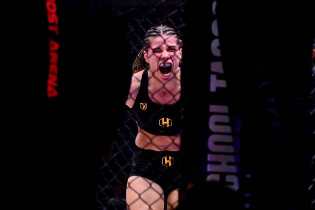 BOXE : Gala Hexagone MMA - Paris - 09 01 2026 Oceane Samson ( France ) during the Gala Hexagone MMA fight at Le Zenith on January 09, 2026 in Paris, France. ( Photo by Federico Pestellini PsnewZ ) - ParisFrance  Copyright: xFedericoxPestellinix