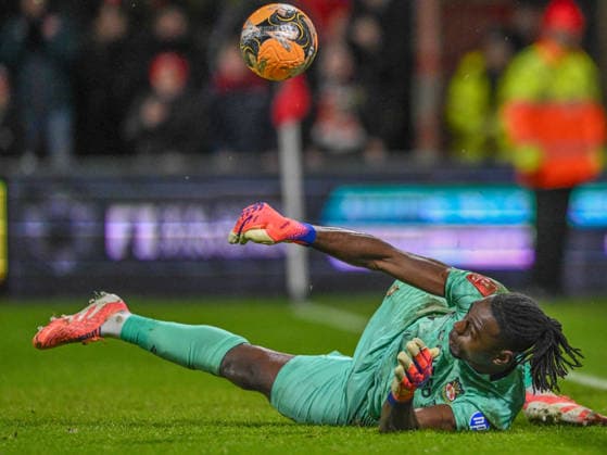 Wrexham v Nottingham Forest Emirates FA Cup Arthur Okonkwo of Wrexham saves the fifth penalty to send Wrexham into the next round of the FA cup, during the Emirates FA Cup match at the STÅK Racecourse, Wrexham 09 01 2026 UK Newspapers OUT Copyright: xKarlxVallantinex FIL-22769-0079