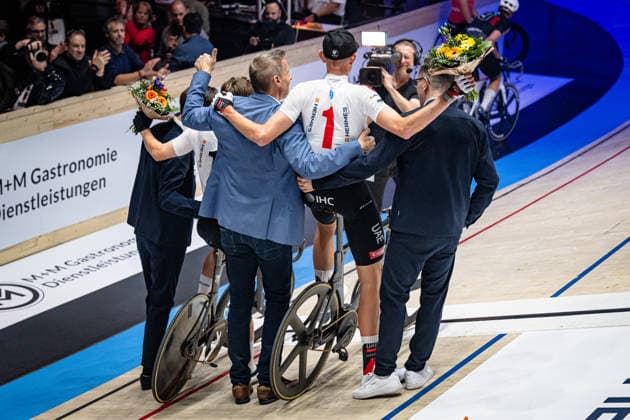 MALMBERG Matias, POLITT Nils: Sixdays Bremen 2026 Team 1 - HERMES SYSTEME - MALMBERG Matias ( DEN ) - Black - POLITT Nils ( GER ) - Red Award Ceremony - Medal Ceremony - Podium - Querformat - quer - horizontal - Landscape - Event Veranstaltung: Sixdays Bremen 2026 - Category Kategorie: Cycling - Track cycling, Rad, Radsport, Bahnrad, Bahn Sixdays - Elite Men - Location Ort: Europe Germany - Bremen - ÖVB Arena - Discipline: Madison - Distance: 45 min - Date Datum: 09.01.2026 Friday Day 1 -