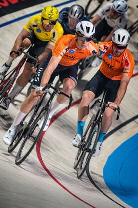 BENERAU Victor, VONES Jan: Sixdays Bremen 2026 Team 4 - RMK-KANZLEI BREMEN - BENERAU Victor ( SUI ) - Black - VONES Jan ( CZE ) - Red Hochformat - Hoch - Vertikal - Portrait - Event Veranstaltung: Sixdays Bremen 2026 - Category Kategorie: Cycling - Track cycling, Rad, Radsport, Bahnrad, Bahn Sixdays - Elite Men - Location Ort: Europe Germany - Bremen - ÖVB Arena - Discipline: Madison - Distance: 45 min - Date Datum: 09.01.2026 Friday Day 1 -