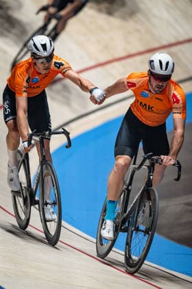 BENERAU Victor, VONES Jan: Sixdays Bremen 2026 Team 4 - RMK-KANZLEI BREMEN - BENERAU Victor ( SUI ) - Black - VONES Jan ( CZE ) - Red Hochformat - Hoch - Vertikal - Portrait - Event Veranstaltung: Sixdays Bremen 2026 - Category Kategorie: Cycling - Track cycling, Rad, Radsport, Bahnrad, Bahn Sixdays - Elite Men - Location Ort: Europe Germany - Bremen - ÖVB Arena - Discipline: Madison - Distance: 45 min - Date Datum: 09.01.2026 Friday Day 1 -