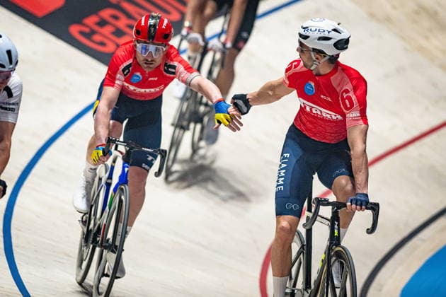 CONSONNI Simone, SCARTEZZINI Michele : Sixdays Bremen 2026 Team 6 - STARK-GEBÄUDEREINIGUNG - CONSONNI Simone ( ITA ) - Black - SCARTEZZINI Michele ( ITA ) - Red Querformat - quer - horizontal - Landscape - Event Veranstaltung: Sixdays Bremen 2026 - Category Kategorie: Cycling - Track cycling, Rad, Radsport, Bahnrad, Bahn Sixdays - Elite Men - Location Ort: Europe Germany - Bremen - ÖVB Arena - Discipline: Madison - Distance: 45 min - Date Datum: 09.01.2026 Friday Day 1 -