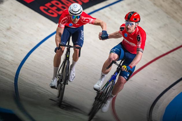 CONSONNI Simone, SCARTEZZINI Michele : Sixdays Bremen 2026 Team 6 - STARK-GEBÄUDEREINIGUNG - CONSONNI Simone ( ITA ) - Black - SCARTEZZINI Michele ( ITA ) - Red Querformat - quer - horizontal - Landscape - Event Veranstaltung: Sixdays Bremen 2026 - Category Kategorie: Cycling - Track cycling, Rad, Radsport, Bahnrad, Bahn Sixdays - Elite Men - Location Ort: Europe Germany - Bremen - ÖVB Arena - Discipline: Madison - Distance: 45 min - Date Datum: 09.01.2026 Friday Day 1 -