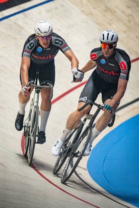 AUGENSTEIN Moritz, KLUGE Roger: Sixdays Bremen 2026 Team 9 - SWB - AUGENSTEIN Moritz ( GER ) - Black - KLUGE Roger ( GER ) - Red Hochformat - Hoch - Vertikal - Portrait - Event Veranstaltung: Sixdays Bremen 2026 - Category Kategorie: Cycling - Track cycling, Rad, Radsport, Bahnrad, Bahn Sixdays - Elite Men - Location Ort: Europe Germany - Bremen - ÖVB Arena - Discipline: Madison - Distance: 45 min - Date Datum: 09.01.2026 Friday Day 1 -
