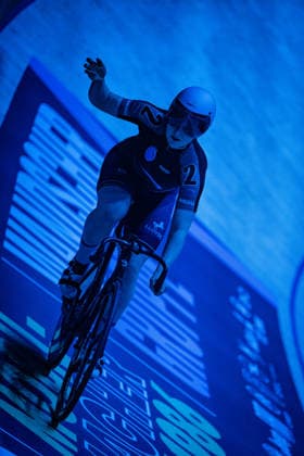 EDMUNDS Rhian: Sixdays Bremen 2026 Team 2 - VELO TRACK - EDMUNDS Rhian ( GBR ) - Hochformat - Hoch - Vertikal - Portrait - Event Veranstaltung: Sixdays Bremen 2026 - Category Kategorie: Cycling - Track cycling, Rad, Radsport, Bahnrad, Bahn Sixdays - Elite Women - Location Ort: Europe Germany - Bremen - ÖVB Arena - Discipline: Sprint - Distance: 166 m - Date Datum: 09.01.2026 Friday Day 1 -