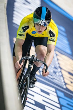 GILL Archie: Sixdays Bremen 2026 Team 4 - VELO TRACK - GILL Archie ( GBR ) Hochformat - Hoch - Vertikal - Portrait - Event Veranstaltung: Sixdays Bremen 2026 - Category Kategorie: Cycling - Track cycling, Rad, Radsport, Bahnrad, Bahn Sixdays - Elite Men - Location Ort: Europe Germany - Bremen - ÖVB Arena - Discipline: Sprint - Distance: 166 m - Date Datum: 09.01.2026 Friday Day 1 -