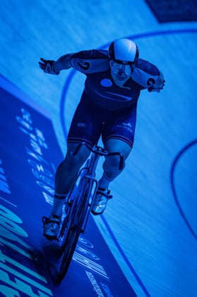 ROTHERHAM Matthew: Sixdays Bremen 2026 Team 2 - VELO TRACK - ROTHERHAM Matthew ( GBR ) Hochformat - Hoch - Vertikal - Portrait - Event Veranstaltung: Sixdays Bremen 2026 - Category Kategorie: Cycling - Track cycling, Rad, Radsport, Bahnrad, Bahn Sixdays - Elite Men - Location Ort: Europe Germany - Bremen - ÖVB Arena - Discipline: Sprint - Distance: 166 m - Date Datum: 09.01.2026 Friday Day 1 -