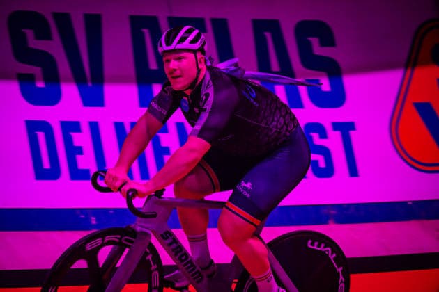 ROTHERHAM Matthew: Sixdays Bremen 2026 Team 2 - VELO TRACK - ROTHERHAM Matthew ( GBR ) Querformat - quer - horizontal - Landscape - Event Veranstaltung: Sixdays Bremen 2026 - Category Kategorie: Cycling - Track cycling, Rad, Radsport, Bahnrad, Bahn Sixdays - Elite Men - Location Ort: Europe Germany - Bremen - ÖVB Arena - Discipline: Laola Sprint - Date Datum: 09.01.2026 Friday Day 1 -