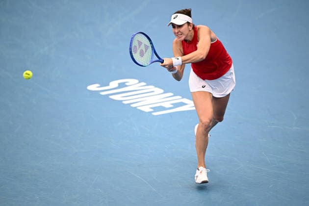 TENNIS UNITED CUP SYDNEY, Belinda Bencic of Switzerland plays a return shot against Elise Mertens of Belgium during the semi final between Switzerland and Belgium in the 2026 United Cup at Ken Rosewall Arena in Sydney, Saturday, January 10, 2026. ( NO ARCHIVING, EDITORIAL USE ONLY SYDNEY NEW SOUTH WALES AUSTRALIA  Copyright: xDANxHIMBRECHTSx 20260110125378707884