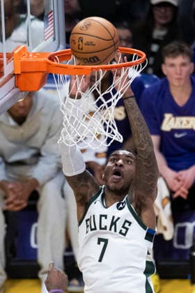 January 9, 2026, Los Angeles, California, USA: Milwaukee Bucks KEVIN PORTER JR. (7) dunks against the Los Angeles Lakers during an NBA, Basketball Herren, USA basketball game at Crypto.com Arena on Friday in Los Angeles. Los Angeles USA - ZUMAc68_ 20260109_zaf_c68_078 Copyright: xRingoxChiux