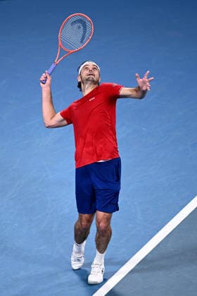 TENNIS UNITED CUP SYDNEY, Taylor Fritz of the USA serves in his match against Hubert Hurkacz of Poland, during the semi final between the USA and Poland in the 2026 United Cup at Ken Rosewall Arena in Sydney, Saturday, January 10, 2026. ( NO ARCHIVING, EDITORIAL USE ONLY SYDNEY NEW SOUTH WALES AUSTRALIA  Copyright: xDANxHIMBRECHTSx 20260110111864668542